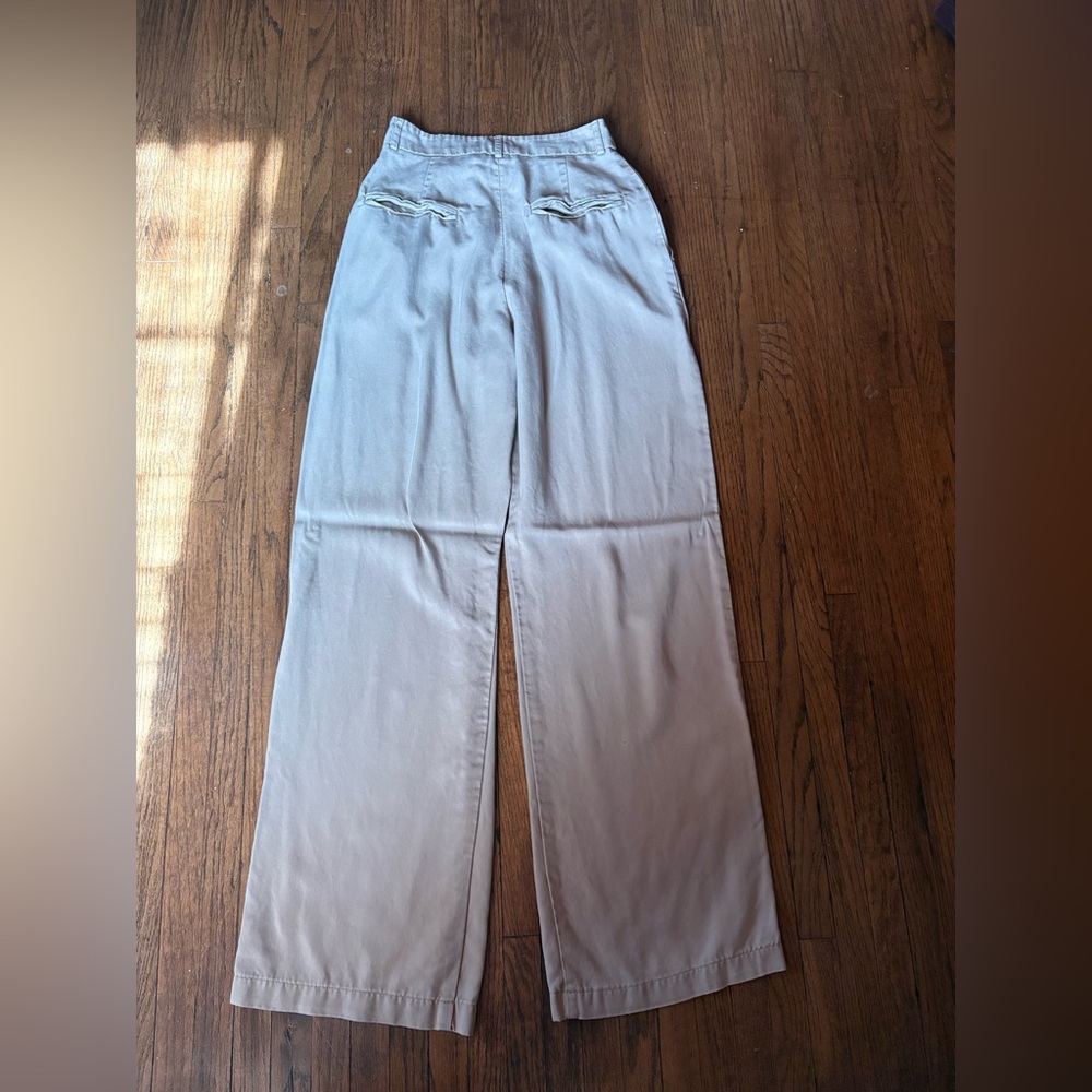 Tailored khaki slacks - Picture 3 of 3